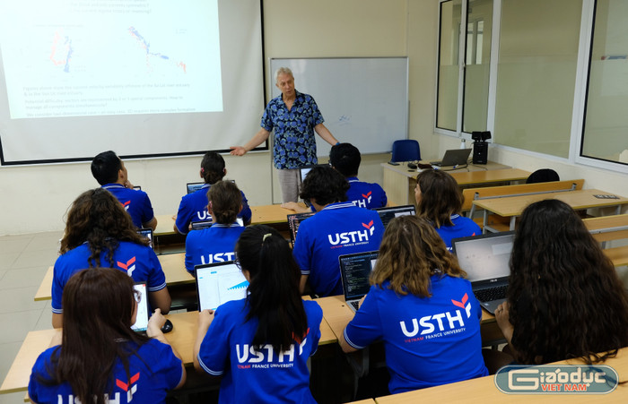 Sinh viên USTH. Ảnh: Thi Thi. gdvn-usth.jpg