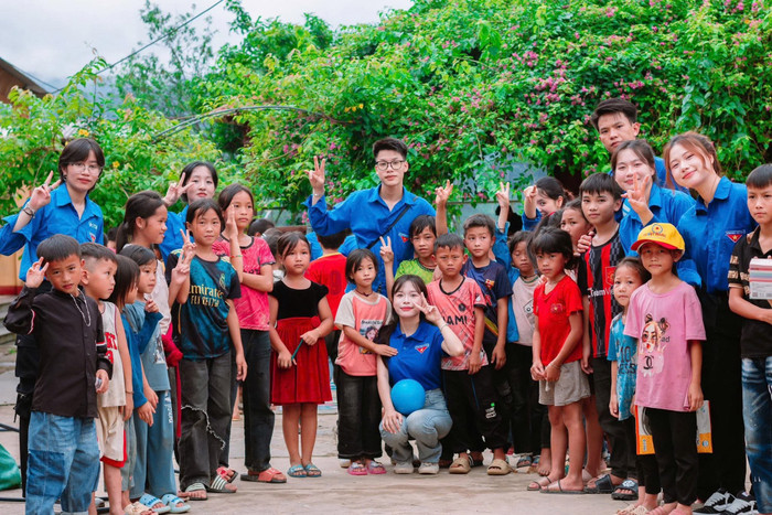 Chiến dịch Mùa hè xanh 2025 của sinh viên Trường Đại học Công nghệ và Quản lý Hữu Nghị. Ảnh: UTM. 514201518-1839023670254430-6994690857134445699-n.jpg