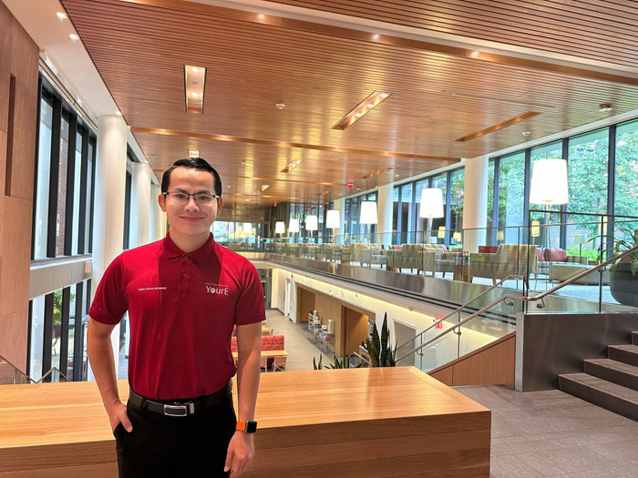 Thầy Lê Hoàng Phong - nhà sáng lập kiêm Giám đốc học thuật Tổ chức giáo dục YOUREORG. Ảnh: NVCC. 486050693-2958131701022256-2953855299617525668-n.jpg