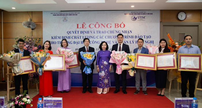 Ngành Quản trị dịch vụ du lịch và lữ hành UTM đạt chuẩn kiểm định chất lượng giáo dục. 490366390-1771847826972015-8517229103871109894-n-17543671446491608397591-6661.jpg