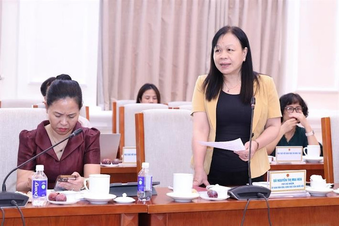 Phó Chủ nhiệm Ủy ban Văn hóa và Xã hội của Quốc hội Nguyễn Thị Mai Hoa phát biểu tại phiên họp. img4199.jpg