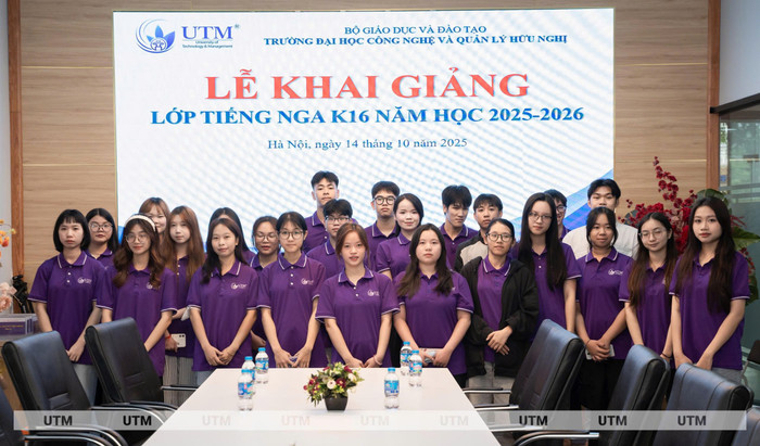 Sinh viên UTM tại lễ khai giảng. z7117420942900-578a47740c2884f7d76d305362df765c.jpg