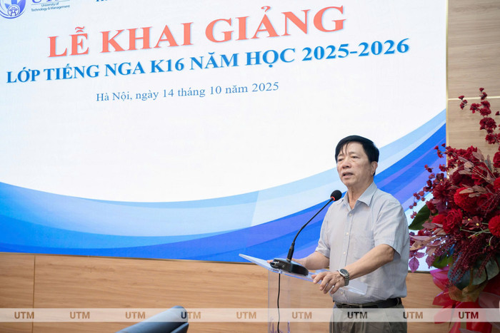 Phó Giáo sư, Tiến sĩ Nguyễn Xuân Sơn - Hiệu trưởng nhà trường phát biểu tại buổi lễ. z7117420942901-72916f4e5d34f3fc4c7a3c2cf575aff5.jpg