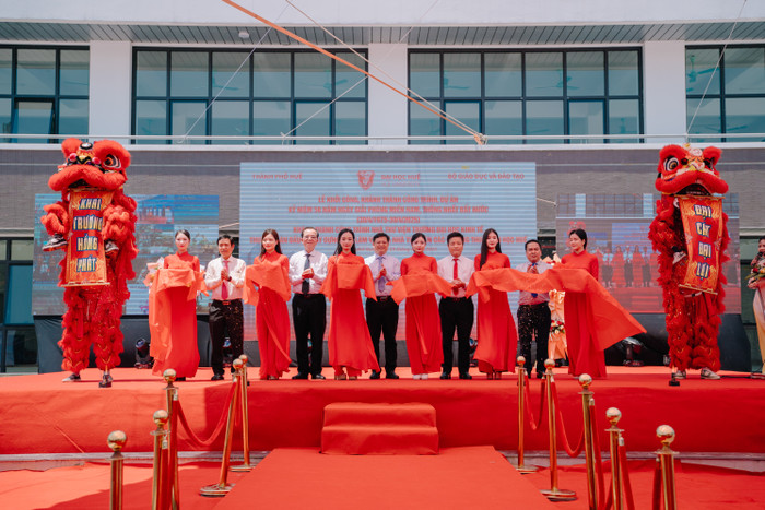 Lễ Khánh thành công trình Nhà thư viện Trường Đại học Kinh tế thuộc Dự án đầu tư xây dựng Nhà làm việc và Nhà thư viện các trường thuộc Đại học Huế nhân dịp chào mừng kỷ niệm 50 năm ngày Giải phóng miền Nam, thống nhất đất nước.