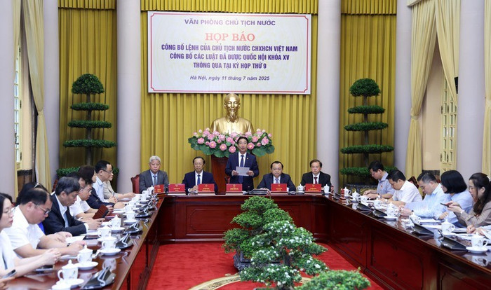 Văn phòng Chủ tịch nước tổ chức họp báo công bố Lệnh của Chủ tịch nước công bố 9 luật được Quốc hội khóa XV, kỳ họp thứ 9 thông qua. Ảnh: VGP/Đức Tuân Văn phòng Chủ tịch nước tổ chức họp báo công bố Lệnh của Chủ tịch nước công bố 9 luật được Quốc hội khóa XV, kỳ họp thứ 9 thông qua. Ảnh: VGP/Đức Tuân