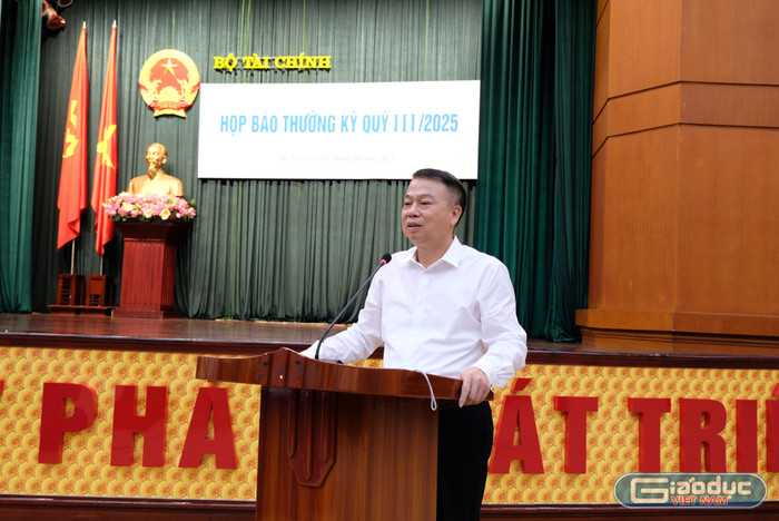 Thứ trưởng Bộ Tài chính Nguyễn Đức Chi chủ trì họp báo thường kỳ quý III/2025. gdvn-hb1.jpg