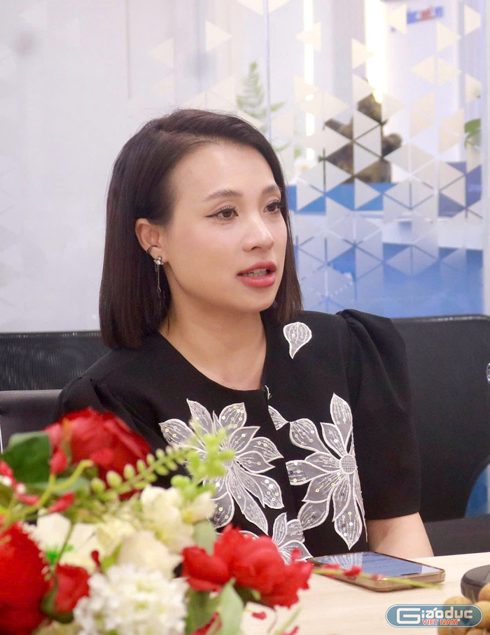 Cô Phạm Thị Khánh Ly - Giám đốc điều hành Hệ thống các trường phổ thông FPT tại Hà Nội chia sẻ tại tọa đàm. gdvn-lyy.jpg