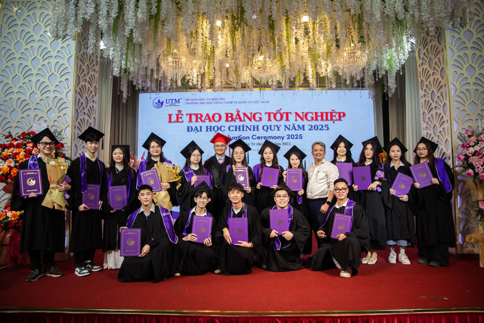 Buổi Lễ diễn ra trong không khí hân hoan, tự hào. img-2903.jpg