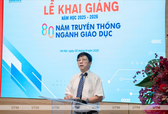 Phó Giáo sư, Tiến sĩ Nguyễn Xuân Sơn phát biểu tại buổi lễ. z6979597775115-9371529fe62118828c318fff74b397a4-7587.jpg