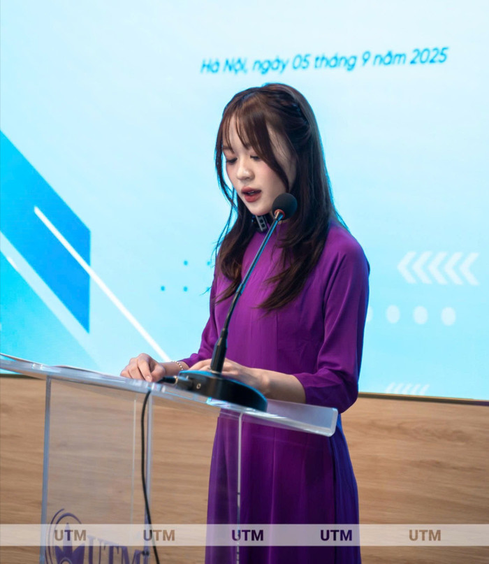 Em Đinh Uyển Nhi - tân sinh viên K16 ngành Ngôn ngữ Trung Quốc, UTM chia sẻ cảm xúc. z6979597755420-abf8bc160b025b2b0b20d840467a6d73-3181.jpg