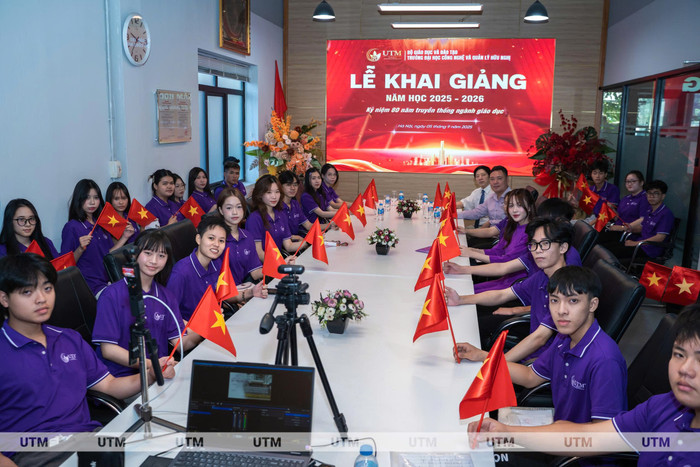 Sinh viên UTM hân hoan bước vào năm học mới. z6979597775178-41e7b6ac58a76364a88b00a48df6fda5.jpg