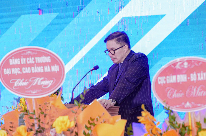 Phó Giáo sư, Tiến sĩ, Kiến trúc sư Lê Quân - Hiệu trưởng Trường Đại học Kiến trúc Hà Nội phát biểu tại buổi lễ. Ảnh: NTCC.