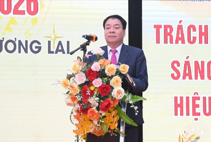 Nhà giáo ưu tú, Phó Giáo sư, Tiến sĩ Vũ Đình Ngọ - Bí thư Đảng ủy, Chủ tịch Hội đồng Trường Đại học Điện lực phát biểu tại sự kiện. 542755985-1191665249436574-2617522621871771838-n-7983.jpg