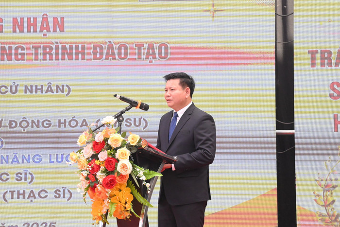 Phó Giáo sư, Tiến sĩ Đinh Văn Châu – Phó Bí thư Đảng ủy, Hiệu trưởng Trường Đại học Điện lực. 542758236-1191665282769904-549825263575171958-n.jpg
