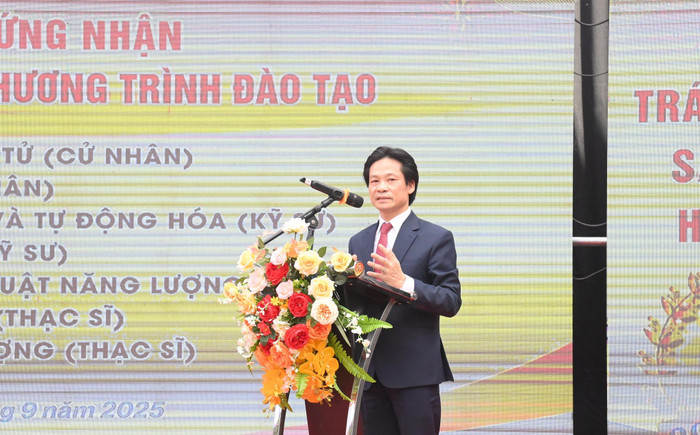 Phó Giáo sư, Tiến sĩ Đinh Văn Toàn - Chủ tịch Hội đồng Kiểm định chất lượng giáo dục, Phó Giám đốc Trung tâm Kiểm định chất lượng giáo dục, Đại học Quốc gia Hà Nội. 542755510-1191665296103236-358844005471148916-n.jpg