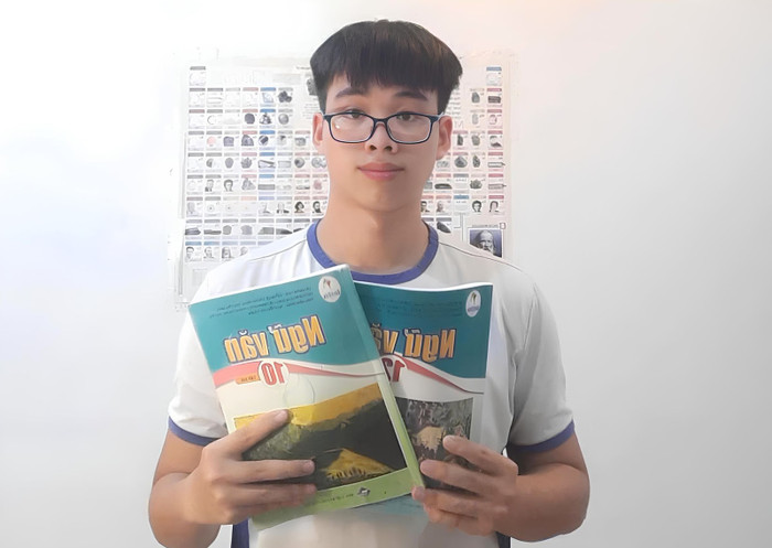 Nguyễn Việt Hưng đánh giá sách giáo khoa Cánh Diều thiết kế hợp lý, giúp học sinh dễ theo dõi và nắm bắt hệ thống kiến thức lý thuyết rõ ràng, dễ hiểu. unnamed-2.jpg