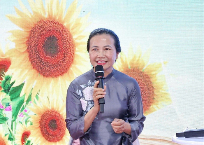 Cô Nguyễn Thị Thu Hà – Hiệu trưởng Trường Trung học cơ sở Trưng Vương. Ảnh: NXBGDVN. 541706652-1189793766518577-1073297572715253608-n-1350-7670.jpg