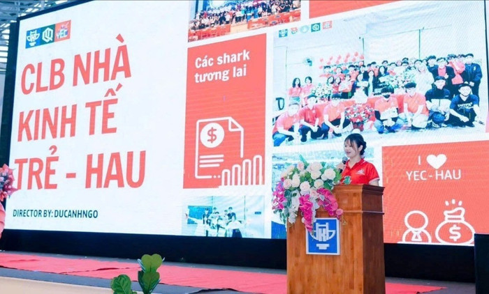 Câu lạc bộ YEC - Nhà kinh tế trẻ tại Trường Đại học Kiến trúc Hà Nội quy tụ các bạn sinh viên chuyên ngành có đam mê nghiên cứu, tranh biện và ứng dụng lý thuyết kinh tế. Ảnh: NTCC. picture5-5238.jpg