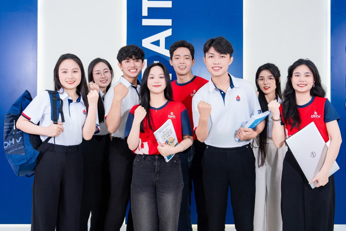 Thí sinh trúng tuyển có thể làm thủ tục nhập học tất cả các ngày trong tuần, kể cả Thứ Bảy, Chủ nhật và ngày Lễ. Ảnh: DHV. picture1.jpg