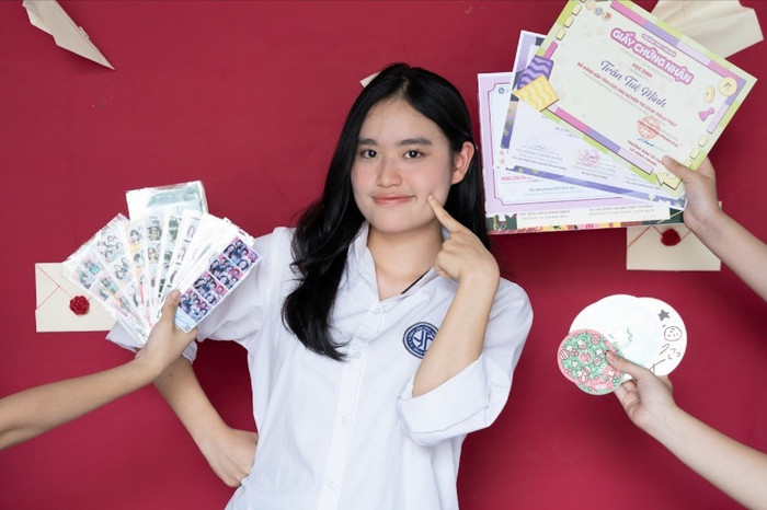 Em Trần Tuệ Minh - học sinh tốt nghiệp Trường Trung học phổ thông Yên Hòa (Hà Nội) đạt thành tích xuất sắc với 28,00 điểm ở tổ hợp D01. Ảnh: NVCC. Em Trần Tuệ Minh - học sinh tốt nghiệp Trường Trung học phổ thông Yên Hòa (Hà Nội) đạt thành tích xuất sắc với 28,00 điểm ở tổ hợp D01. Ảnh: NVCC.