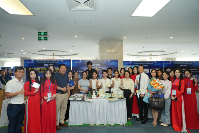 SURF 2025 mở ra cơ hội cho các trường đại học chia sẻ kinh nghiệm, tiếp cận xu hướng công nghệ mới, góp phần định hình tương lai giáo dục đại học gắn với thực tiễn cuộc sống. Ảnh: NTCC. SURF 2025 mở ra cơ hội cho các trường đại học chia sẻ kinh nghiệm, tiếp cận xu hướng công nghệ mới, góp phần định hình tương lai giáo dục đại học gắn với thực tiễn cuộc sống. Ảnh: NTCC.