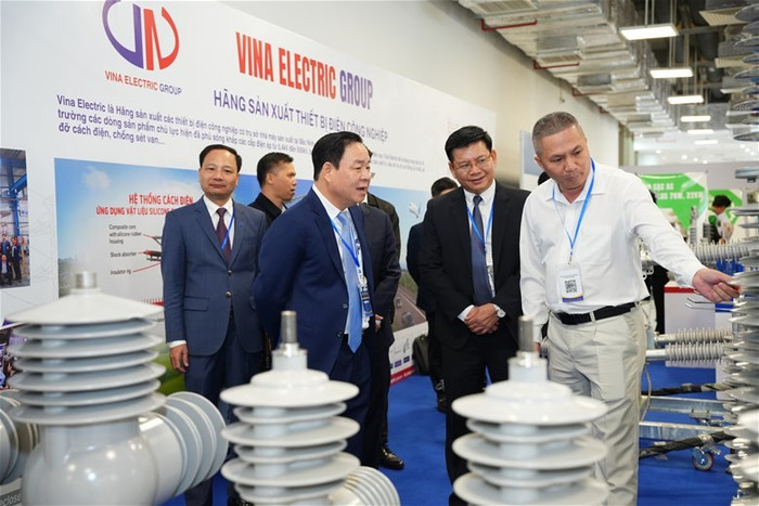 Triển lãm EL VIETNAM khẳng định vai trò của Trường Đại học Điện lực trong việc thúc đẩy nghiên cứu khoa học, phát triển công nghệ và đóng góp tích cực cho sự phát triển của ngành năng lượng Việt Nam.