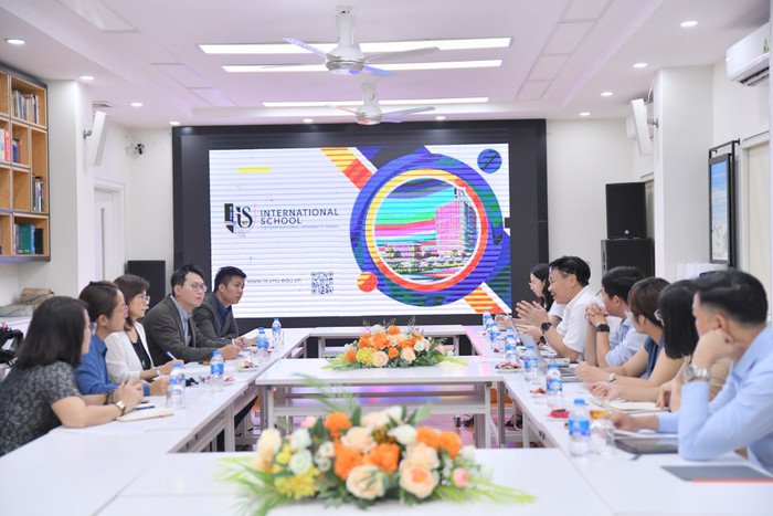 Đội ngũ giảng viên Trường Quốc tế - Đại học Quốc gia Hà Nội luôn chủ động bồi dưỡng trình độ chuyên môn, nâng cao kinh nghiệm giảng dạy và mở rộng hợp tác liên kết quốc tế. Ảnh: website nhà trường. Đội ngũ giảng viên Trường Quốc tế - Đại học Quốc gia Hà Nội luôn chủ động bồi dưỡng trình độ chuyên môn, nâng cao kinh nghiệm giảng dạy và mở rộng hợp tác liên kết quốc tế. Ảnh: website nhà trường.