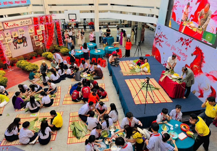 Nhà trường chủ động tổ chức các hoạt động trải nghiệm đa dạng, thiết thực và giàu ý nghĩa nhằm mang đến cho học sinh những sân chơi bổ ích, sinh động. Ảnh: Trường Trung học cơ sở Nguyễn Du (phường Bến Thành, Thành phố Hồ Chí Minh).