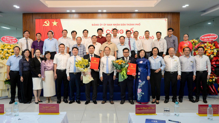 Ban Tổ chức Đảng ủy Ủy ban nhân dân Thành phố Hồ Chí Minh phối hợp với Ban Chấp hành Đảng bộ Trường Đại học Tài chính – Marketing tổ chức Lễ công bố Quyết định chỉ định bổ sung nhân sự Bí thư, Phó Bí thư Đảng ủy Trường Đại học Tài chính – Marketing nhiệm kỳ 2025–2030. 77eef77f378dbad3e39c.jpg
