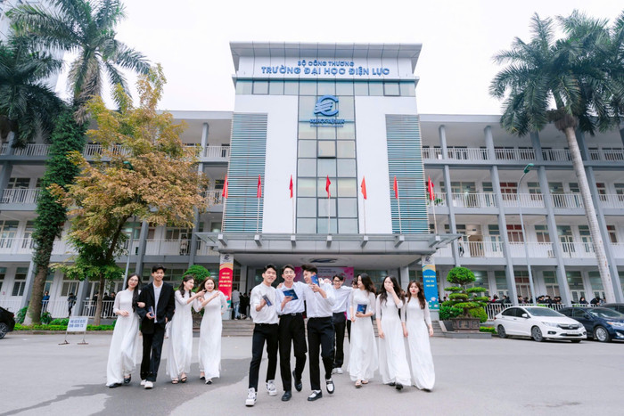 Hội đồng tuyển sinh Trường Đại học Điện lực thông báo điểm trúng tuyển đại học chính quy năm 2025 và hướng dẫn xác nhận nhập học. 218ec52c-6d67-491c-a2dc-aa99e4b64f04.jpg