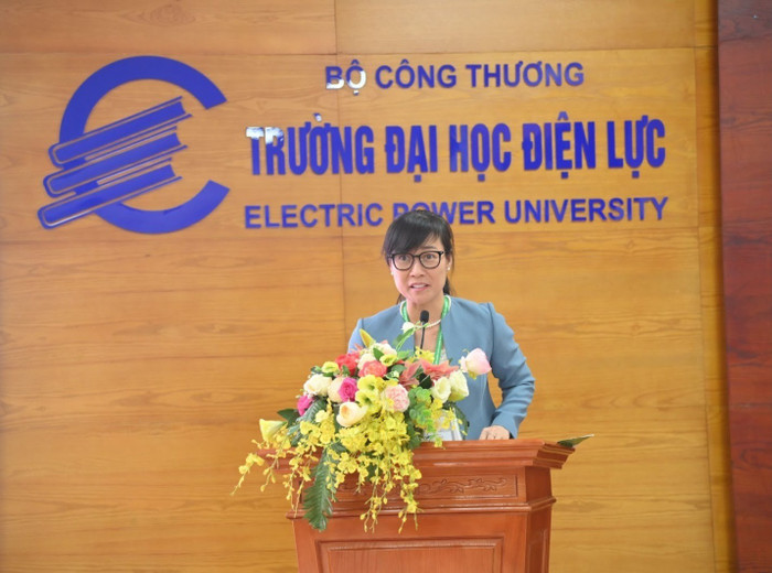 Phó Giáo sư, Tiến sĩ Tạ Thị Thu Hiền – Giám đốc Trung tâm Kiểm định chất lượng giáo dục – Đại học Quốc gia Hà Nội phát biểu tại sự kiện. Ảnh: EPU. unnamed-4-8406.jpg