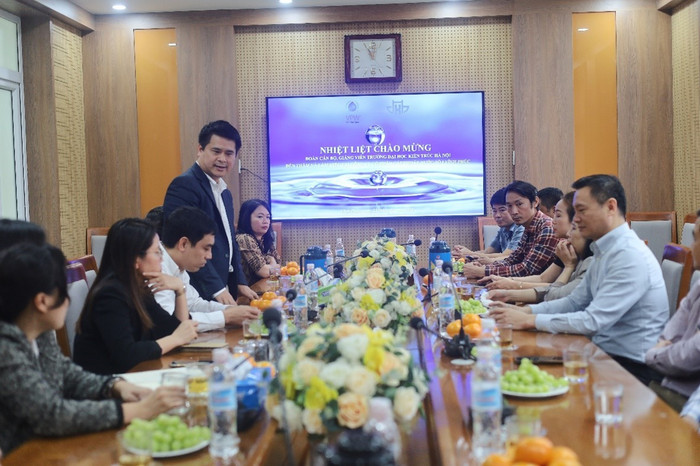 Khoa Kỹ thuật hạ tầng và Môi trường đô thị, Trường Đại học Kiến trúc Hà Nội hợp tác với Công ty Cổ phần Cấp thoát nước số 1 Vĩnh Phúc. Ảnh: NTCC. picture1.jpg