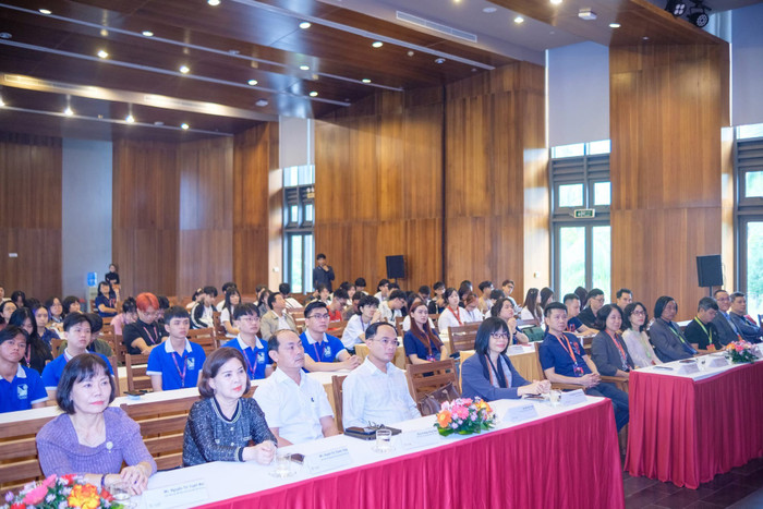 Hội trại có sự tham gia của hơn 100 sinh viên, giảng viên, nghệ sĩ, chuyên gia và 9 cơ sở đào tạo uy tín trong lĩnh vực kiến trúc, mỹ thuật, thiết kế cùng hội tụ tại Trung tâm ICISE. Ảnh: NTCC.