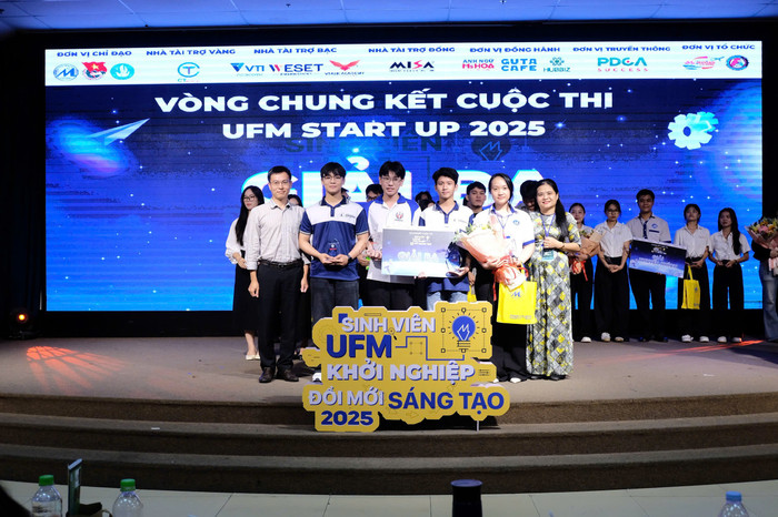 Giải Ba thuộc về Đội QuailCare AI với Dự án “Giải pháp tích hợp AI + IoT trong chăn nuôi chim cút”, mở ra hướng đi mới cho nông nghiệp thông minh tại Việt Nam. Giải Ba thuộc về Đội QuailCare AI với Dự án “Giải pháp tích hợp AI + IoT trong chăn nuôi chim cút”, mở ra hướng đi mới cho nông nghiệp thông minh tại Việt Nam.