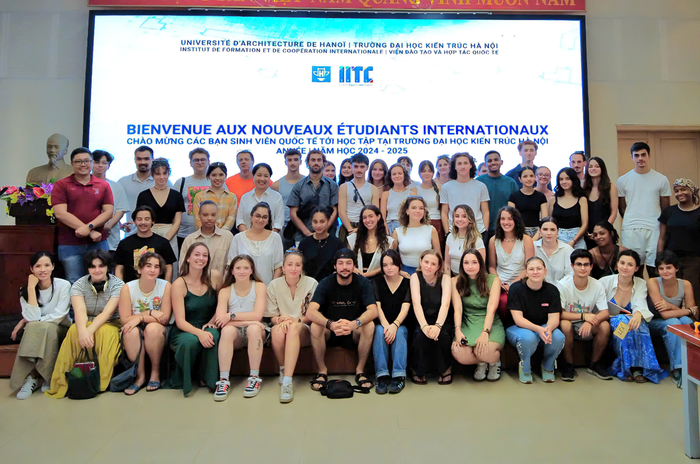 Sinh viên quốc tế học tập tại Trường Đại học Kiến trúc Hà Nội. Ảnh: NTCC. picture1.png