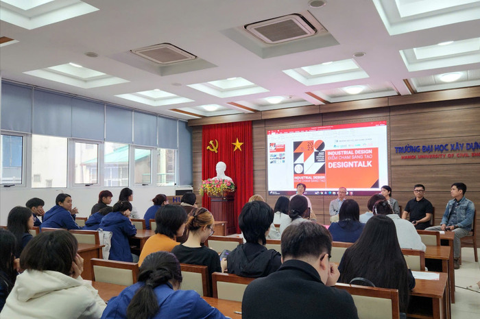 Hội thảo "Thiết kế Công nghiệp - Điểm chạm sáng tạo" do Nhóm chuyên môn Cơ sở Nghệ thuật, Khoa Kiến trúc và Quy hoạch, Trường Đại học Xây dựng Hà Nội phối hợp cùng các chuyên gia, doanh nghiệp tiên phong trong lĩnh vực thiết kế công nghiệp đồng tổ chức. Ảnh: NTCC. 3834822270611069992-3633.jpg