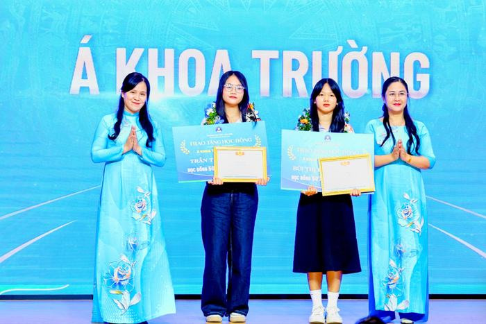 Trường Đại học Văn Hiến triển khai đa dạng học bổng cho tân sinh viên với mong muốn chắp cánh tài năng, nâng tầm tri thức người học. anh-man-hinh-2025-07-17-luc-180652.png