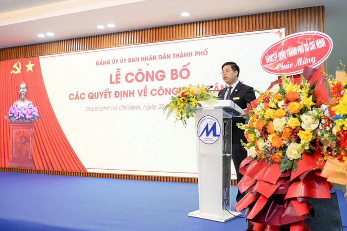 Phó Giáo sư, Tiến sĩ Phạm Tiến Đạt - Bí thư Đảng ủy, Hiệu trưởng nhà trường phát biểu tại buổi lễ. 0a4b10abd0595d070448.jpg