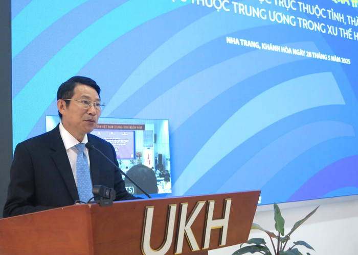 Ông Đinh Văn Thiệu - Phó Chủ tịch Ủy ban nhân dân tỉnh Khánh Hòa phát biểu chào mừng hội thảo. img-3605.jpg