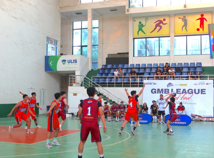 Hai bên liên tiếp "ăn miếng, trả miếng" quyết liệt ngay từ hiệp 1. img-4833-2015.jpg