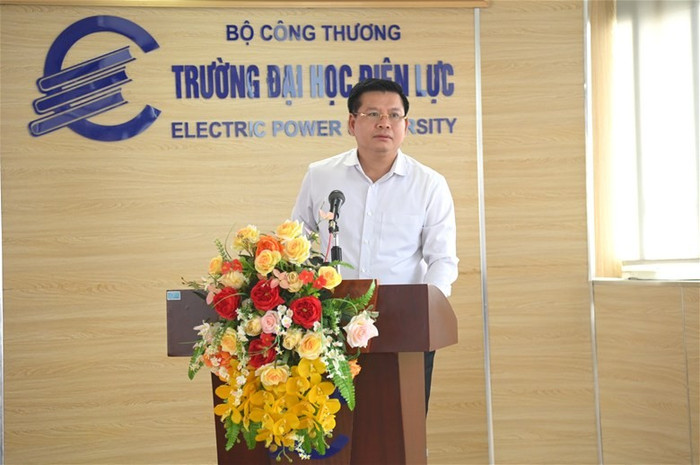 Phó Giáo sư, Tiến sĩ Đinh Văn Châu - Hiệu trưởng Trường Đại học Điện lực phát biểu tại lễ phát động. epu-9127.jpg