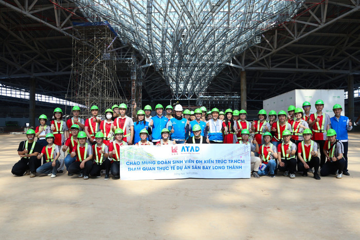 sinh-vien-uah-tham-quan-san-bay-long-thanh-dong-nai-trong-khuon-kho-hop-tac-toan-dien-giua-nha-truong-cung-cong-ty-co-phan-ket-cau-thep-atad.jpg