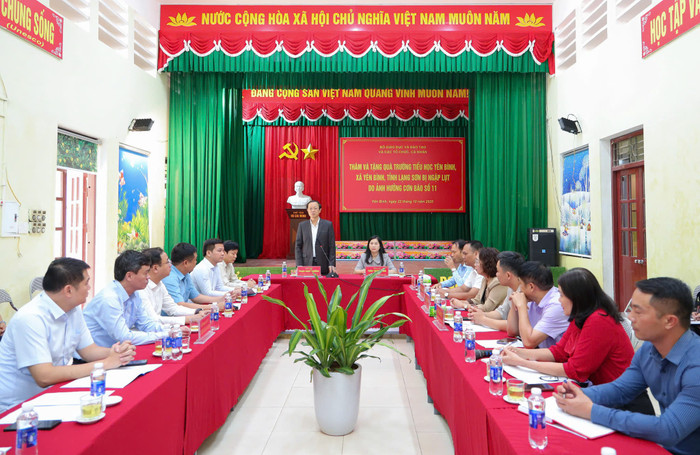 Cơn bão số 11 để lại những hậu quả nặng nề về cơ sở vật chất tại các trường học trên địa bàn tỉnh Lạng Sơn. e29f40808463093d5072.jpg