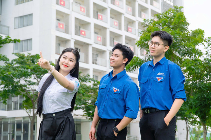 Sinh viên UFM rạng rỡ trong màu áo xanh, lan tỏa năng lượng tích cực và tinh thần học tập. Ảnh: NTCC. 1013a5ef0a8c81d2d89d.jpg