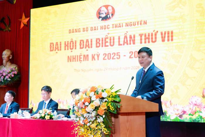 Phó giáo sư, Tiến sĩ Hoàng Văn Hùng - Phó Bí thư Đảng ủy, Giám đốc Đại học Thái Nguyên, phát biểu tại Đại hội. Ảnh: NTCC. z6773973311186-76e1c80704dfac10e4a24fdef798235f.jpg