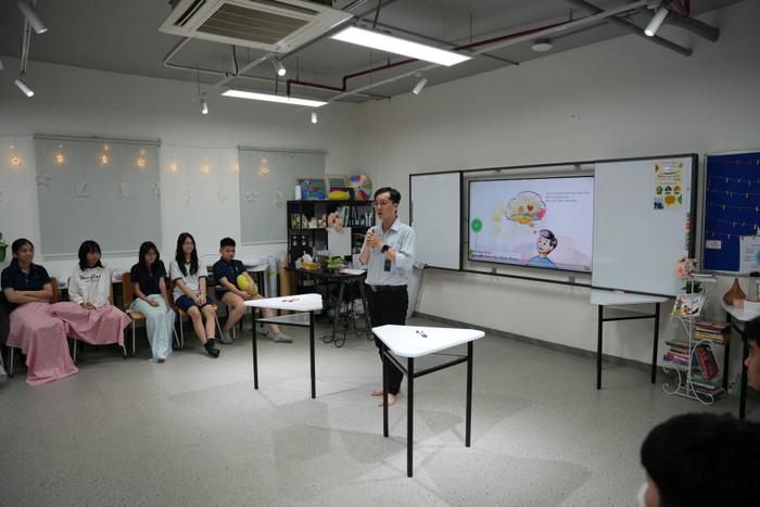 Mỗi tiết học được giảng dạy bởi các giáo viên giàu kinh nghiệm trong lĩnh vực giáo dục cảm xúc. Ảnh: NTCC. sel-workshop-2.jpg