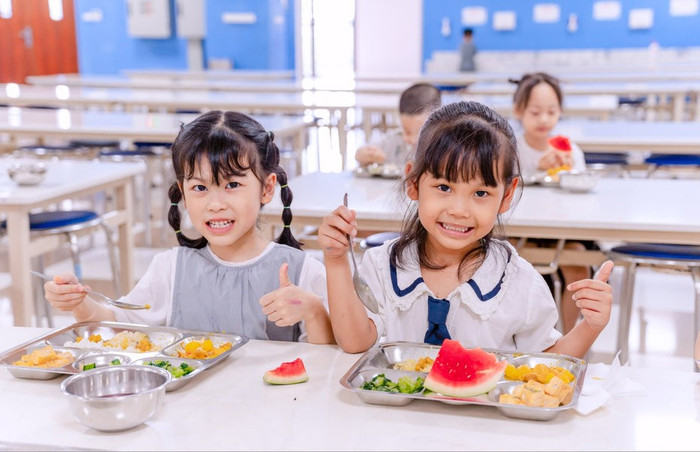 Bữa ăn đầy đủ dinh dưỡng tại Phenikaa School. Ảnh: NTCC. bua-an-day-du-dinh-duong-tai-phenikaa-school.jpg