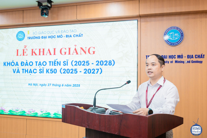 Phó giáo sư, Tiến sĩ Lê Xuân Thành – Trưởng phòng Phòng Công tác chính trị - Sinh viên, Trường Đại học Mỏ - Địa chất. Ảnh: NVCC. 511588219-719182774169139-6304392055592478310-n.jpg