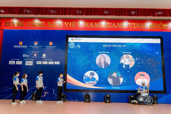 Phạm Trung Cương tham gia dự án “Smart Wheel Chair” đạt giải Nhì Cuộc thi học sinh, sinh viên với ý tưởng khởi nghiệp toàn quốc năm 2022. Ảnh: NVCC. z6597535931674-f21d80f023e6413effd4a1419b2399cb.jpg