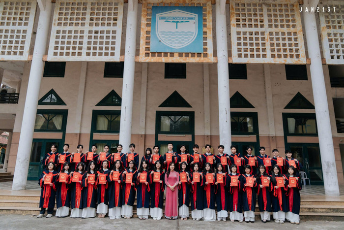 Lớp 12 chuyên Anh, Trường Trung học phổ thông Chuyên Chu Văn An (Hà Nội) là vườn ươm nhân tài. Ảnh: NVCC. z6816358955038-4f70b459f3b9082c5ddc76fa2d1e27b6.jpg